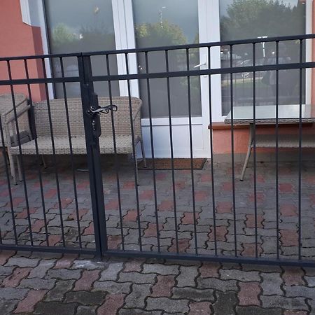 Kertvarosi Apartman II Tiszaújváros Εξωτερικό φωτογραφία