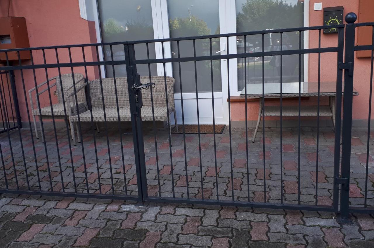 Kertvarosi Apartman II Tiszaújváros Εξωτερικό φωτογραφία