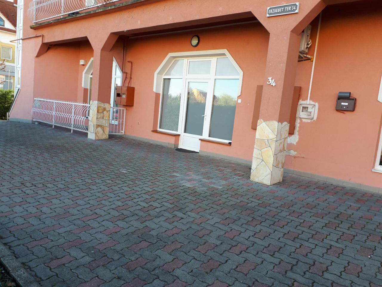 Kertvarosi Apartman II Tiszaújváros Εξωτερικό φωτογραφία